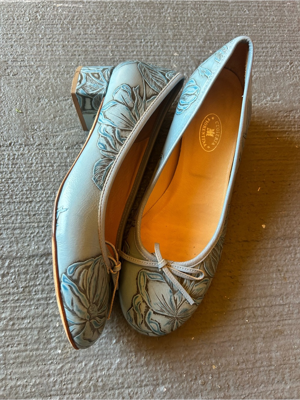 Figueroa fiorentina  Light Blue Floral Embossed Leather Block Heel Pumps
